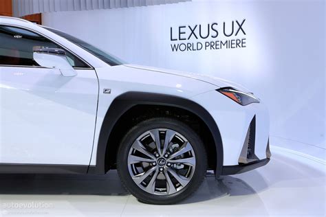 2019 Lexus Ux 250h Shows Off Its Spindle Grille In Geneva Autoevolution