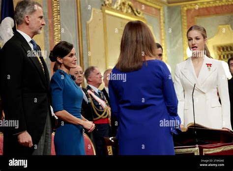 Madrid Spagna La Principessa Leonor De Borbon Giura Con La