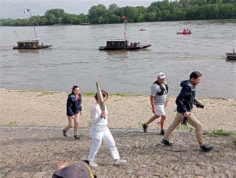 Montsoreau Récit une flamme olympique bien furtive Saumur Kiosque