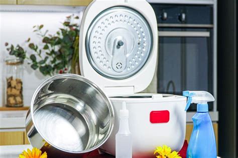 Cara Membersihkan Rice Cooker Dengan Benar Agar Nasi Tak Bau