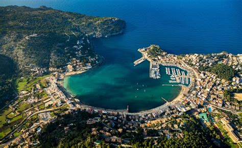 Port De Soller Von Oben Wasseroberfl Che An Der Bucht Entlang Der