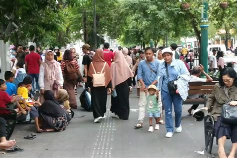 Libur Nataru Wisatawan Serbu Malioboro