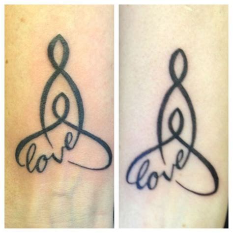 29 Awesome Celtic Knot Wrist Tattoos