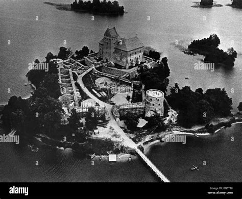 Castle trakai Black and White Stock Photos & Images - Alamy