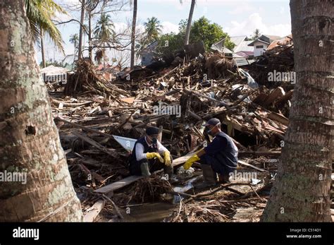 Indian ocean tsunami 2004 aftermath hi-res stock photography and images - Alamy