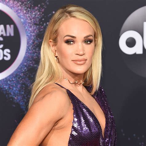 Carrie Underwood Flashes Her Ultra Toned Legs In New Rehearsal Photo