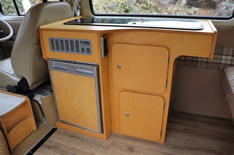 Lot 89 1975 Volkswagen Type 2 T2 Camper Van