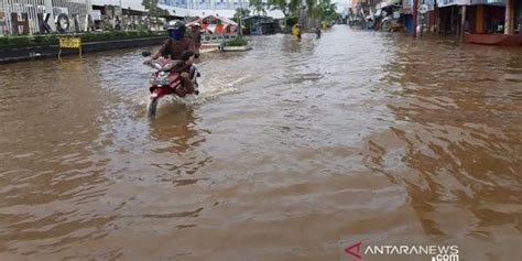 Sungai Meluap Akibat Curah Hujan Tinggi Sejumlah Wilayah Di Barito