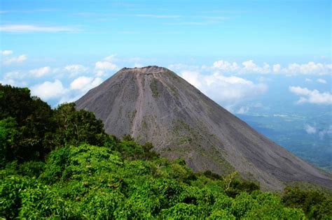 Hiking the Santa Ana Volcano | Don't Forget To Move