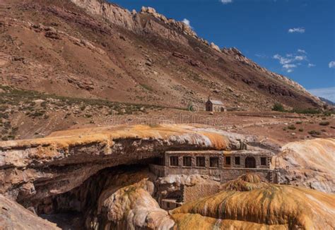 Puente Del Inca Bridge A Natural Arch That Forms A Bridge Over The Las