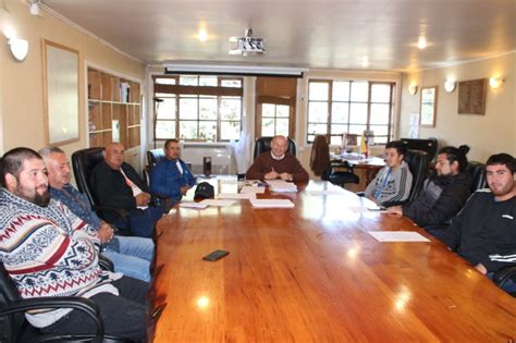 Alcalde Rodrigo Valdivia se reunió con los trabajadores de Choshuenco y