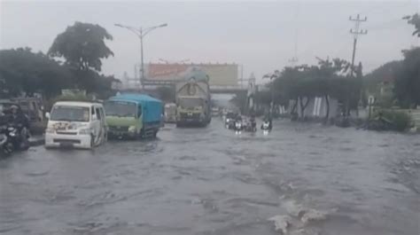 Jalan Pantura Kaligawe Kembali Dilanda Banjir Di Momen Mudik Netizen