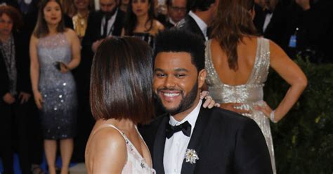 Selena Gomez et son compagnon The Weeknd Les célébrités arrivent au