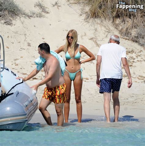 Mishel Gerzig Thibaut Courtois Relax On The Beach In Formentera