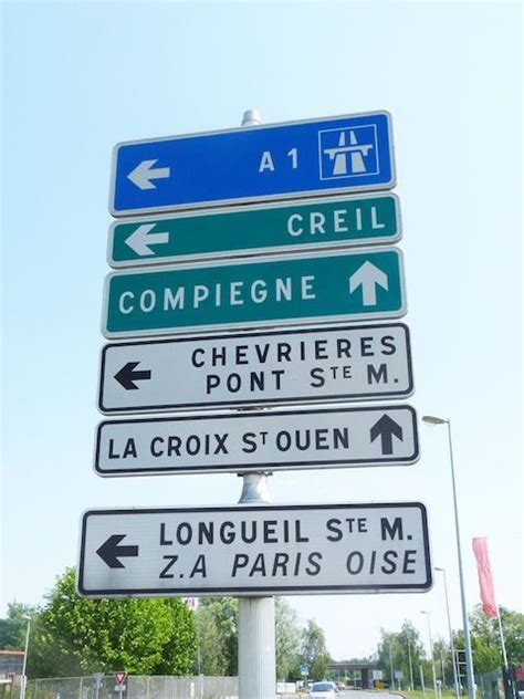 Panneau Vert La Signalisation Des Itinéraires Importants