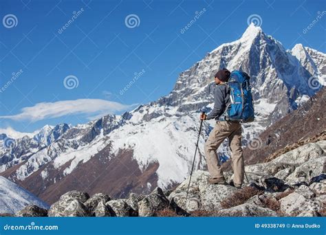 Wanderer Auf Der Wanderung Im Himalaja Stockbild Bild Von Berg Leute