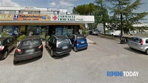 Malvivente Armato Di Spranga Di Ferro Rapina La Farmacia