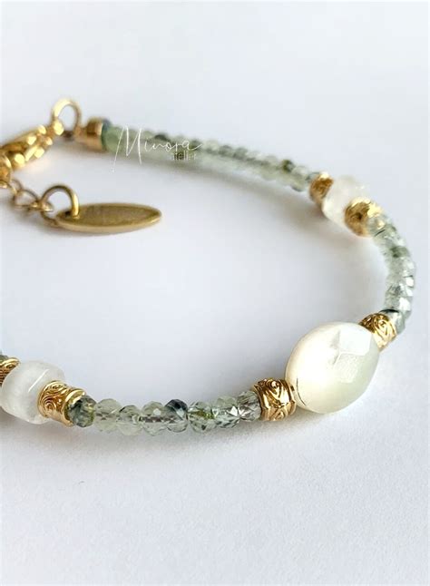 KIMI Bracelet en grenat vert pierre de lune et nacre Bohème chic Femme