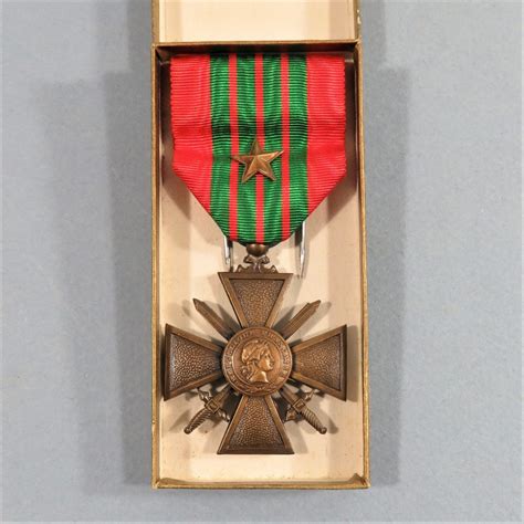 CROIX DE GUERRE 1939 1945 DATE AU DOS 1939 AVEC UNE ETOILE POUR UNE