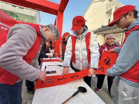 江苏24小时·滚动推送兴化：非遗农民画迎龙年摄影上线南京