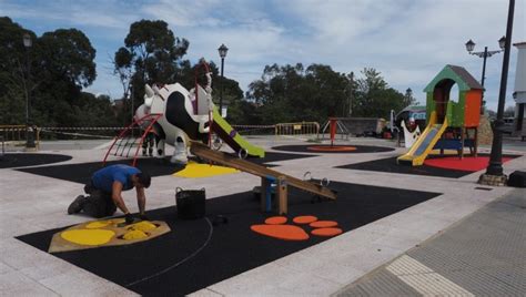 El nuevo parque infantil de la plaza de la Paz de Palos estará listo