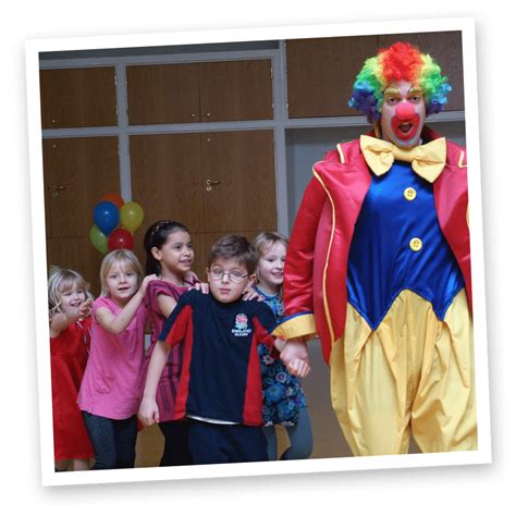 Kids party clowns. Clowns for hire in NYC. Kids party entertainer