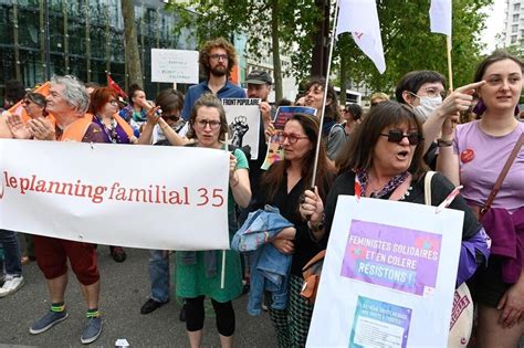 Manifestation féministe contre lextrême droite à Rennes Nous