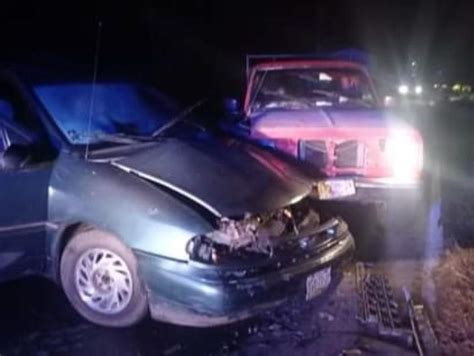 Aparatoso Choque Entre Dos Camionetas Particulares En La Huatusco Totutla