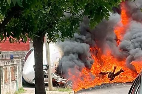 Avión privado se despistó y estrelló contra un barrio en San Fernando