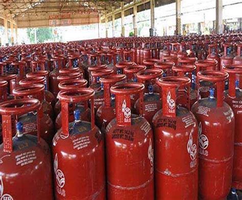 Lpg Cylinder Rates Cooking Gas Price Increased By Rs 25 2nd Hike In 4