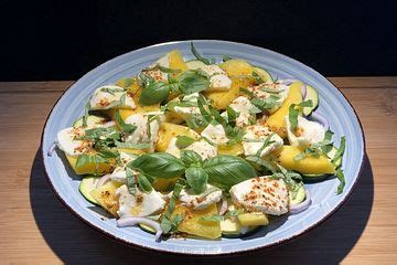 Salat Mit Mango Mozzarella Und Zucchini Von Sessm Chefkoch