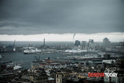 Maltempo Genova Trombe Aria Sul Porto Segnalazione A Genova