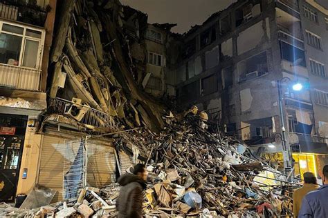 Casi Personas Han Perdido La Vida A Causa De Los Terremotos En