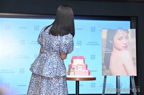 橋本環奈、誕生日サプライズに歓喜 25歳迎え挑戦してみたいことは？＜カレイドスコープ＞ モデルプレス