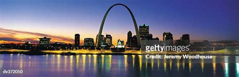St Louis Night Skyline Photos And Premium High Res Pictures Getty Images