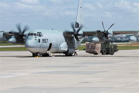 Lockheed KC-130J Super Hercules : Lockheed / Lockheed Martin