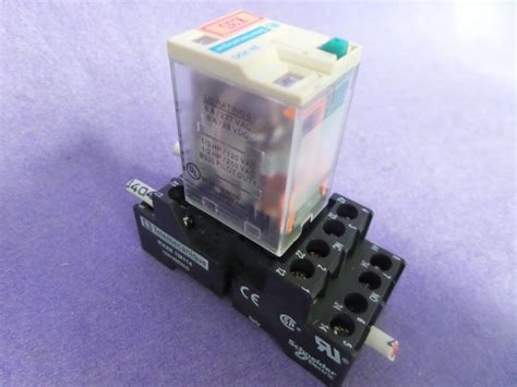 Telemecanique Rxm4ab2bd 28vdc Relay With Socket Used Grandbird
