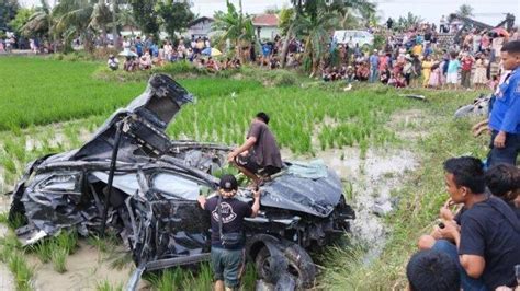 Kecelakaan Maut Di Lubuk Pakam Toyota Rush Angkut Satu Keluarga