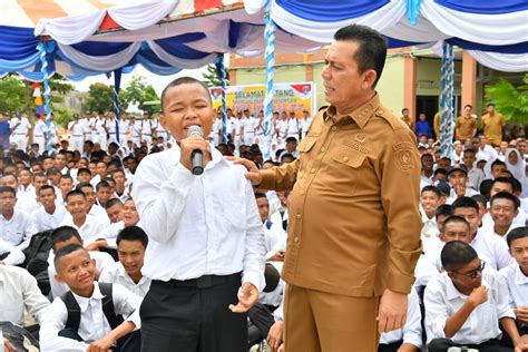 Kunjungi Smkn Batam Gubernur Ansar Motivasi Siswa Manfaatkan Bonus