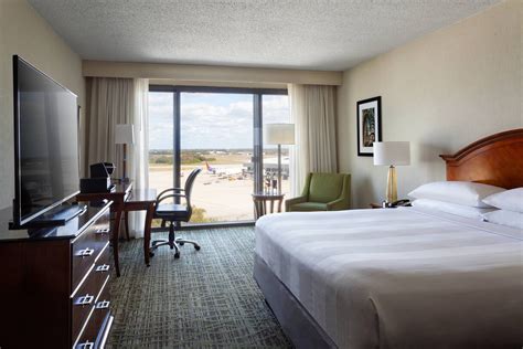 4-Star Hotels near Tampa Airport | Tampa Airport Marriott