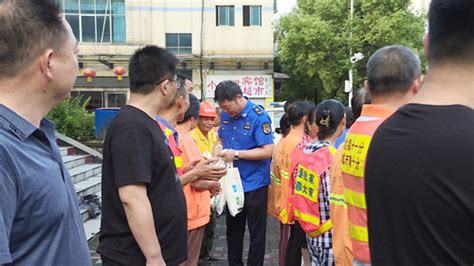 市城管局：夏日送清凉 关爱暖人心 临湘市政府网