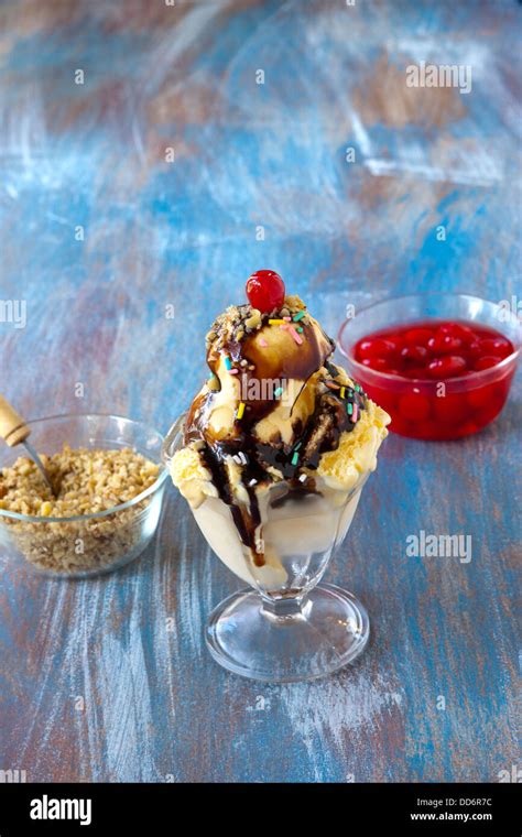 Fruit Sundae Wafer Hi Res Stock Photography And Images Alamy