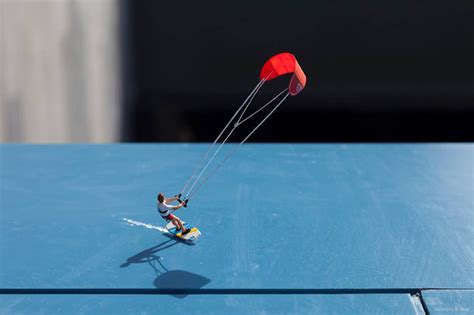 slinkachu sets miniature scenes across dubai's urban landscape