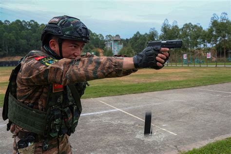 火力全开！直击武警特战队员实弹射击训练军事频道央视网