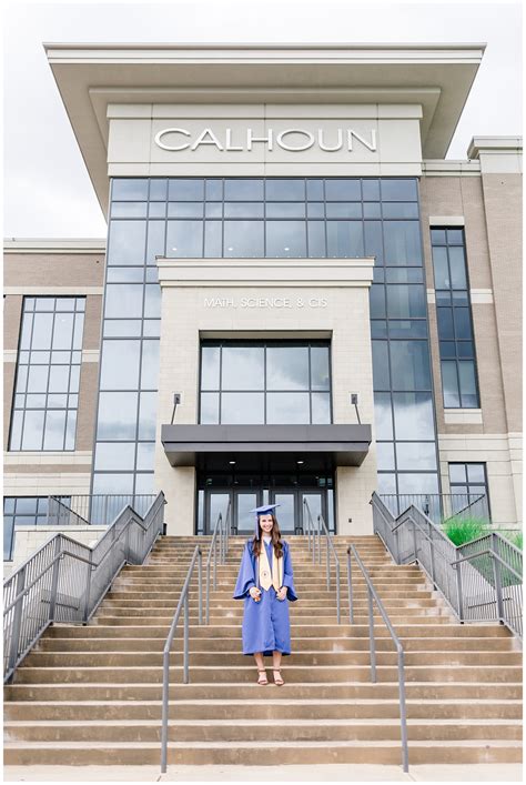 Graduating from Calhoun Community College - madisonmartinphotography.com