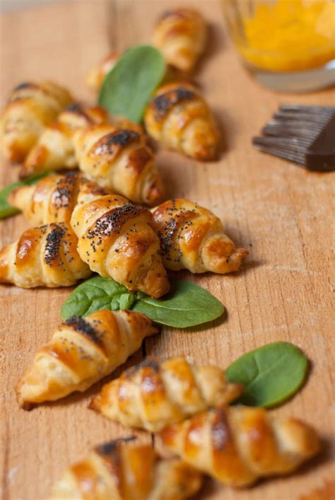 Recette de Croissants apéritifs au jambon basilic et fromage frais