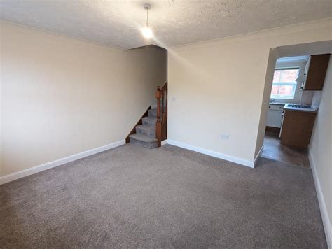 Regent Street Kettering Nn16 2 Bed Terraced House £850 Pcm £196 Pw