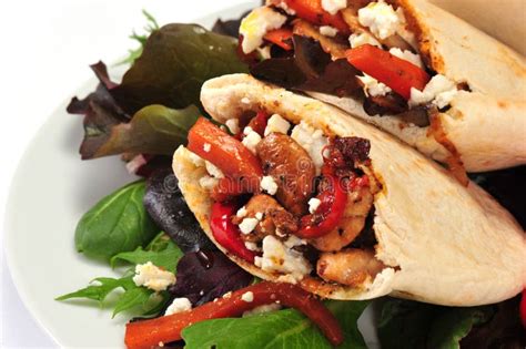 Chicken Pitta Bread Recipe : Chicken pitta | Greek chicken, Food