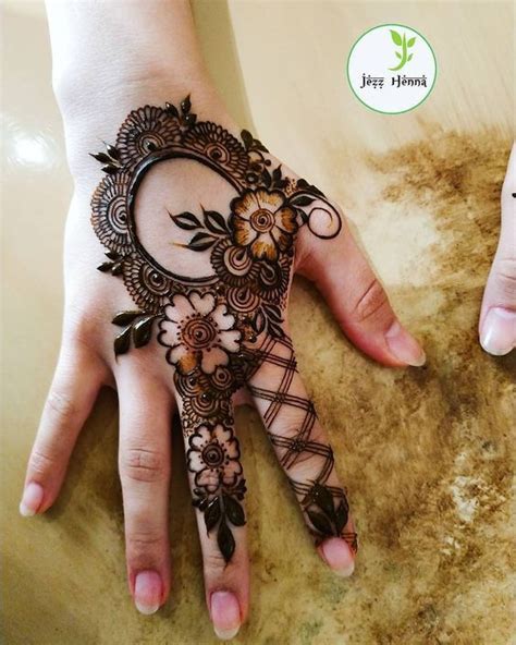 Stylish Mehndi New Back Hand Mehndi Design 2020