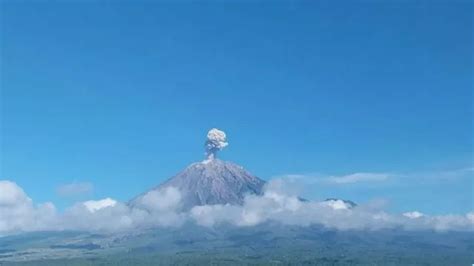 Tetap Waspada Gunung Semeru Erupsi Kali Dalam Waktu Jam Genpi Co